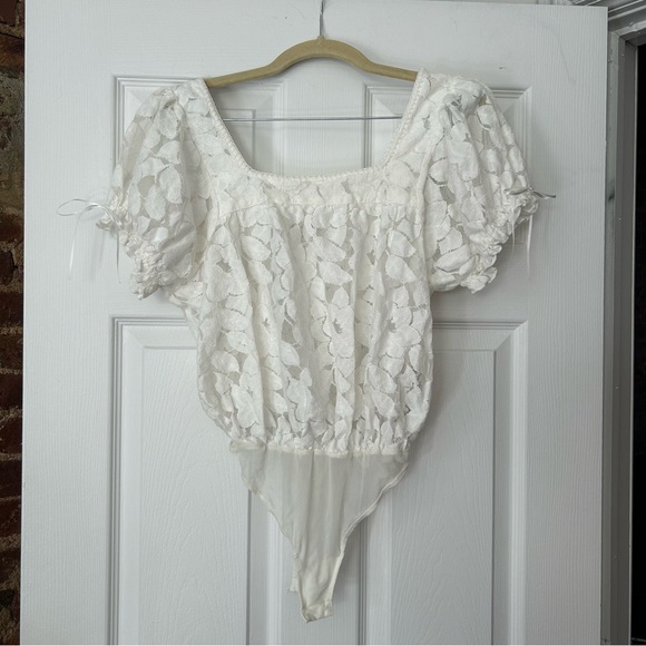 puff sleeve lace bodysuit - Picture 1 of 3